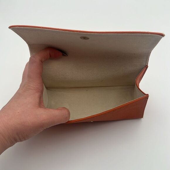 TORY BURCH ECLECTIC CHEVRON TORTISE SUN GLASSES WITH GOLD DETAIL - Picture 14 of 15